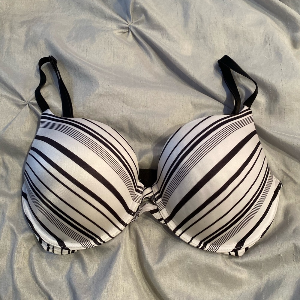 Victoria’s Secret padded coverage bra size 34DD